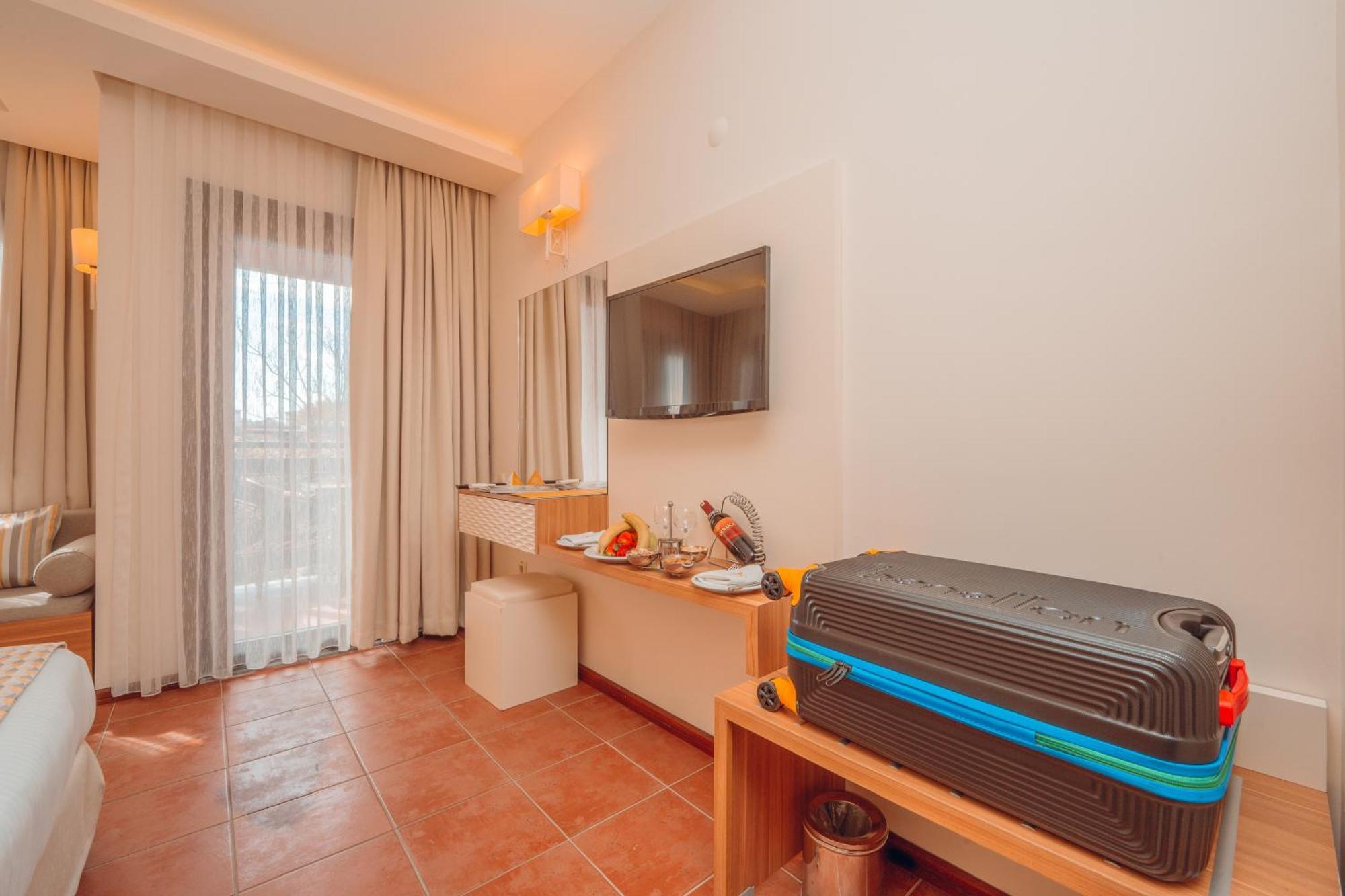 Sundia By Liberty Suncity Oludeniz Exterior foto