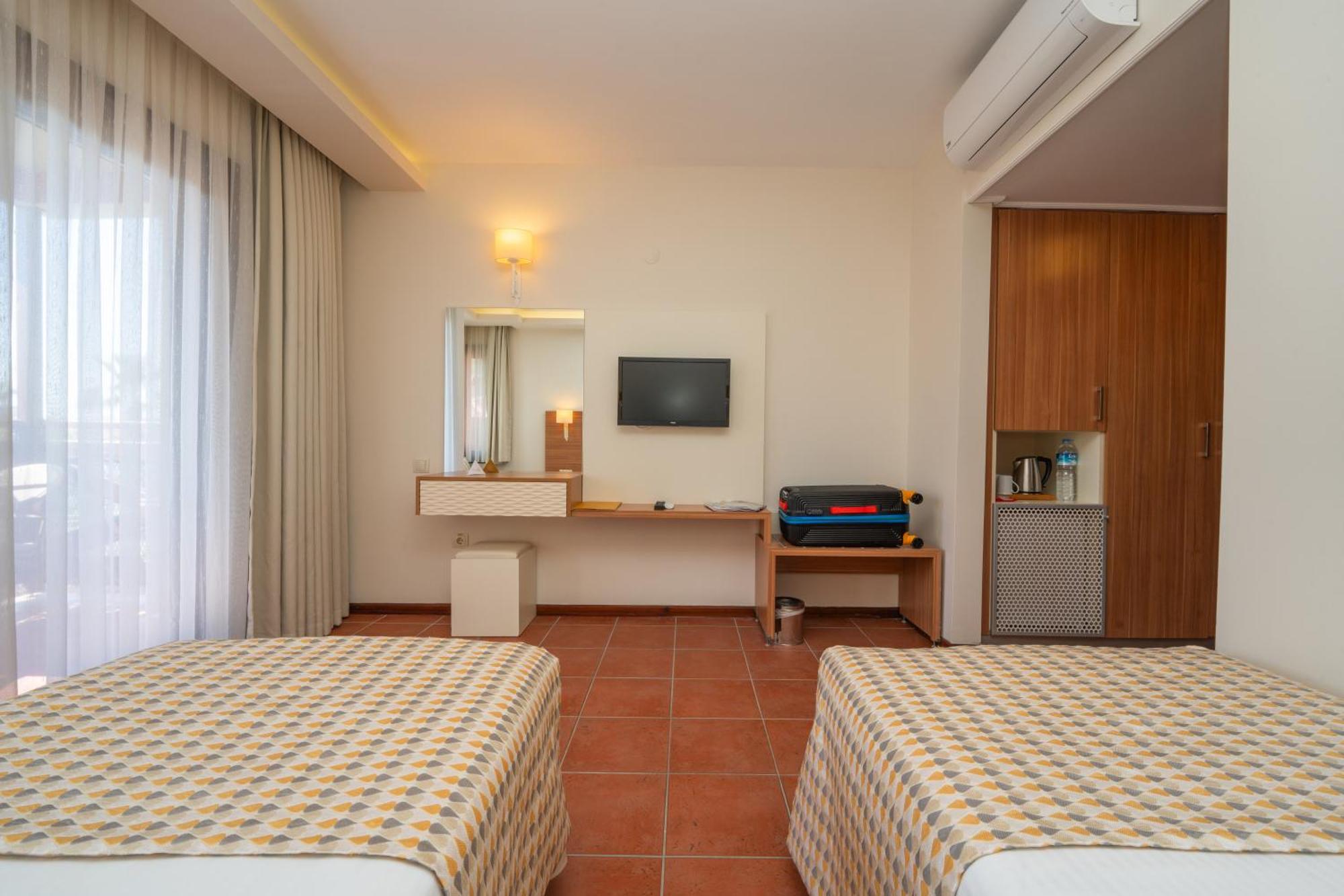 Sundia By Liberty Suncity Oludeniz Exterior foto